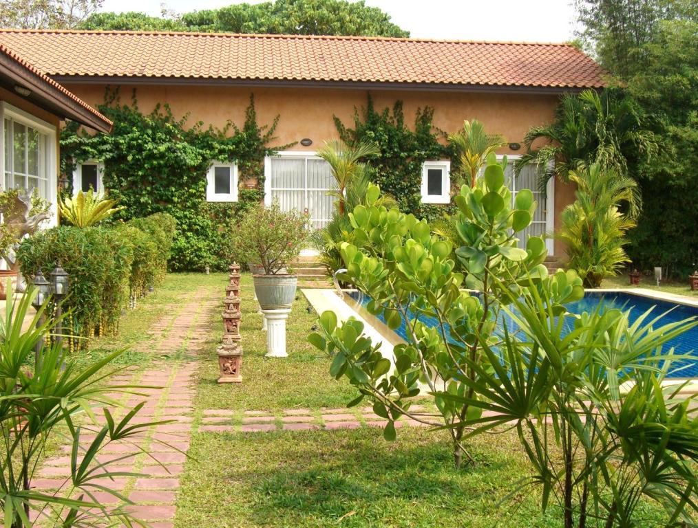 Pictory Garden Resort Sattahip Ngoại thất bức ảnh